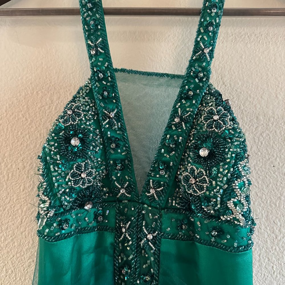 Prom/Formal Dress - Picture 2 of 3